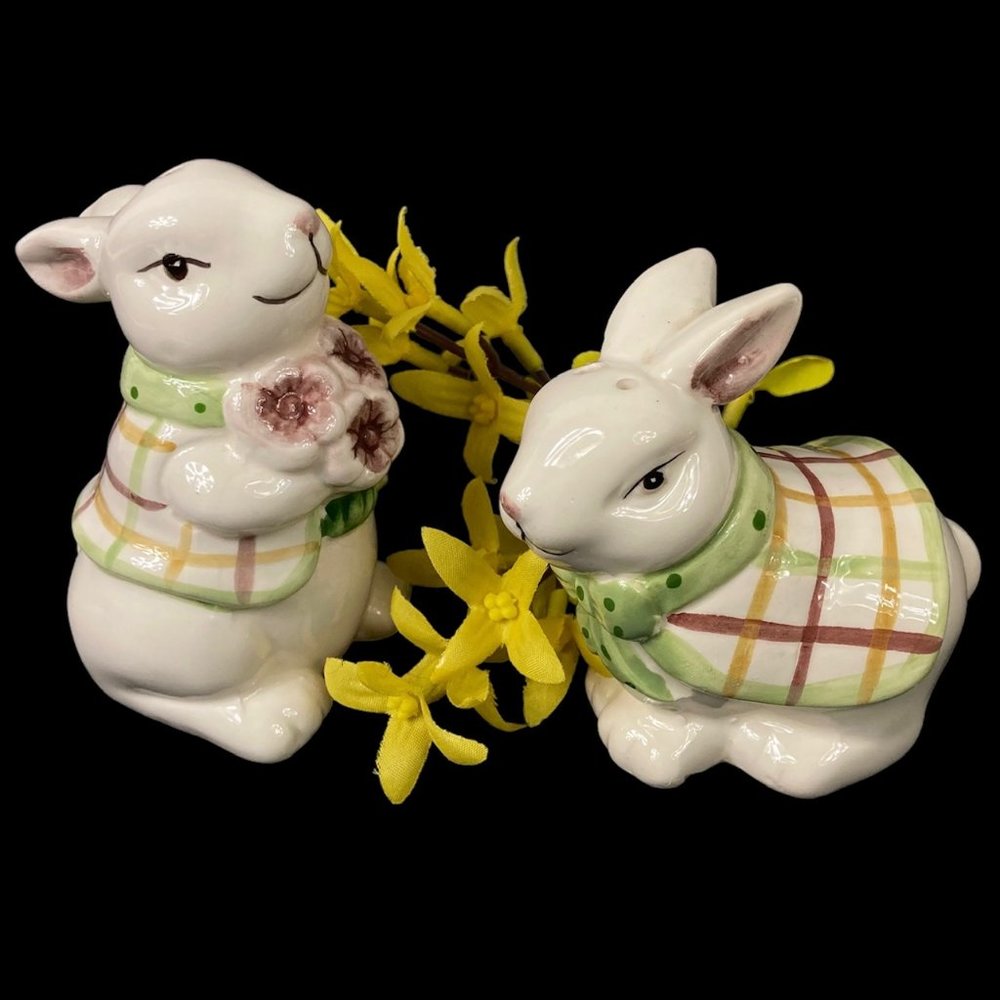 VTG Ceramic Hand Painted Bunny Salt & Pepper Shaker Set, 80's Cottage Core Retd